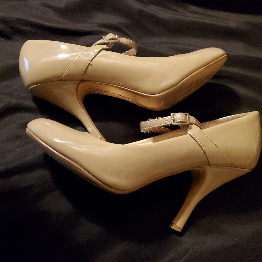 Heels - Picture 2 of 2
